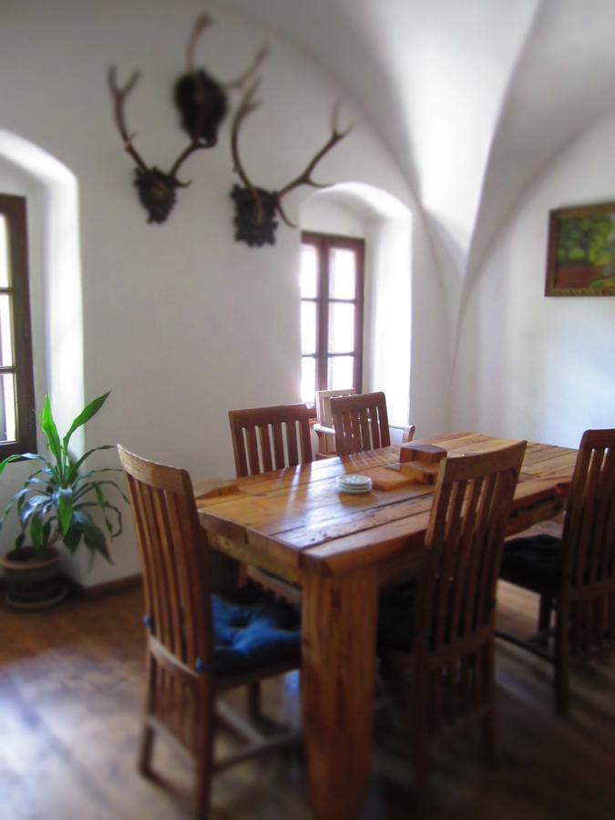 Holubnik Statecnych Zen Kralovych 호텔 Luže 외부 사진